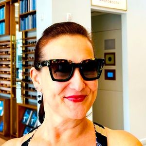 Meet Your Posher… Elizabeth!